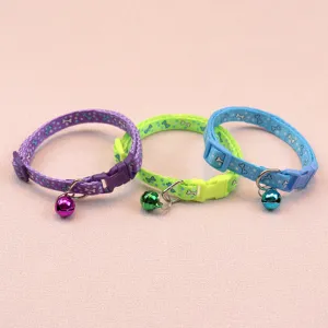 Buntes Haustier Halsband fuer Hunde Katzen mit Knochen Muster und Klingel aus Nylon.