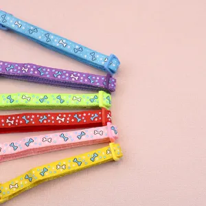 Buntes Nylon Haustier Halsband Set mit niedlichem Knochen Muster, verstellbar fur Hunde.