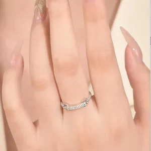 Bague tressée en argent avec moissanite pour femme, bijou élégant quotidien, alliance chic.