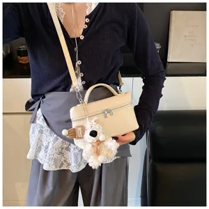 Borsa a tracolla da donna chic, elegante borsa in ecopelle con ciondolo peluche morbido.