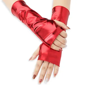 Guanti senza dita metallici rossi, guanti corti in ecopelle lucida per feste e spettacoli.