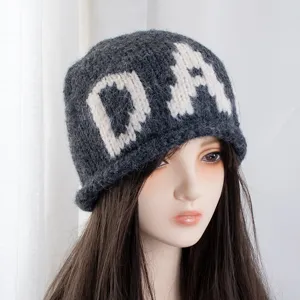 Estilo coreano nicho letra DAC borde enrollado gorro de lana tejido otoño invierno