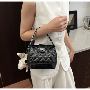 Borsa a mano trapuntata nera con catena da donna, borsa a tracolla rétro con manico superiore.