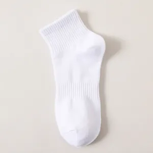 Plain white mid-calf cotton sports socks for men and women, breathable and comfortable athletic socks.