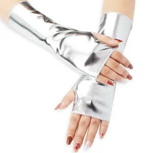 Guanti senza dita metallizzati argentati da donna, scaldabraccia in ecopelle per palco.