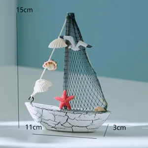 Mediterranes Mini Segelboot Ornament nautische Dekoration Tischharz Modell mit Muscheln.