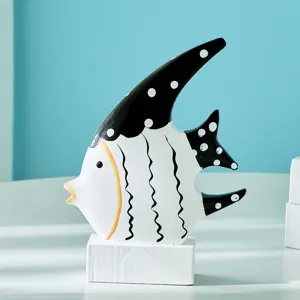 Decoración de pez plano marino de madera mediterránea, figura artesanal pintada a mano.