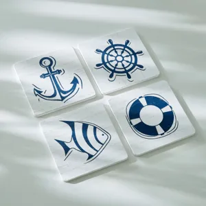 Houten onderzetters set in nautische stijl, blauw-witte patroon voor keuken tafel decor.
