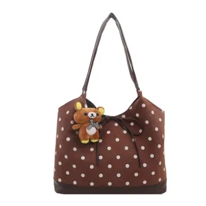 Borsa a tracolla marrone a pois con grazioso fiocco e ciondolo orsetto per donne.