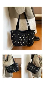 Vista dettagliata della borsa tote in tela a pois neri, design casual quotidiano.