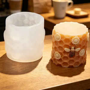 Zylindrische Bienenwabe Kerze Silikonform und fertige duftende Wachs Ornament Set für DIY Handwerk.