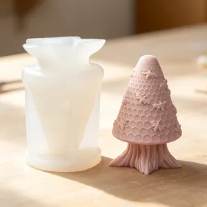 Silikonform und Wabenbaum Kerze Detailansicht zeigt Textur und Form sehr deutlich.
