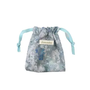 Stoffkordelzug-Aufbewahrungstasche mit Blumenmuster, ideal für Reisekosmetik und Kleinigkeiten.