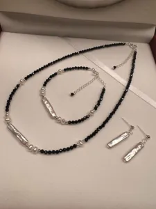Elegante juego de joyas con cuentas facetadas negras y perlas barrocas collar.