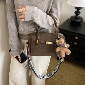 Damen Braune Wildleder Boston Tasche Vintage Umhängetasche Schicke Schultertasche Bär
