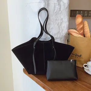 Μεγάλη τσάντα tote από σουέτ με τσαντάκι, κομψό σχέδιο για την καθημερινή μόδα.