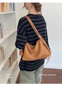 Retro suède grote capaciteit schoudertas voor dames, stijlvolle herfst forenzen handtas.