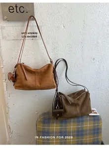 Stijlvolle suède schoudertas voor dames, ruime vintage crossbody tas voor herfst winter.