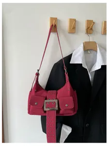 Retro motorfiets okseltas voor vrouwen, trendy vintage schoudertas met gesp, chic.