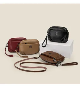 Kleine Umhängetasche für Damen aus weichem Leder, vielseitige Handytasche und Schultertasche.