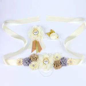 Zwangerschapsband en corsage set voor baby shower, met stoffen bloemen en schattige beer.