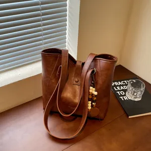 Bolso tote clásico marrón, bolso de hombro de cuero PU de calidad con cuentas de madera.