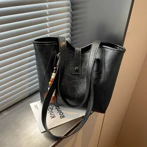 Bolso tote casual vintage negro de piel sintética, gran capacidad bolso de hombro detalle vista.