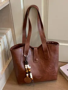 Bolso Tote Grande de Mujer de Cuero PU Retro Commuter Bolso de Hombro Suave Color Sólido Shopper Con Decoración de Colgante
