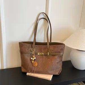 Women Large Capacity Vintage Tote Bag PU Leather Shoulder Bag with Metal Buckle and Charm