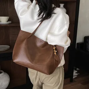 Vista detallada de bolso tote marrón retro, bolso de hombro casual grande para el trabajo.
