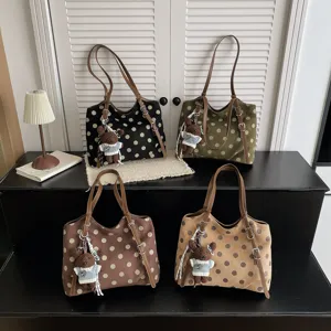 Bolso tote de lona con lunares para mujer bolsa de hombro de gran capacidad con lindo oso colgante.
