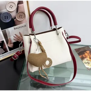 Moderna borsa a mano da donna elegante borsa a tracolla casual grande capacità borsa tote.