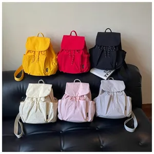 Vue détaillée du sac à dos en nylon décontracté, grande capacité pour voyage école quotidien.