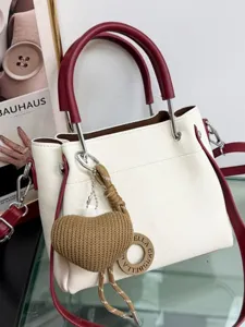 Borsa a Mano in Pelle PU Alla Moda per Donna Tinta Unita Versatile Borsa a Tracolla Grande Capacità Borsa a Mano Casual Quotidiana Con Pendente a Cuore