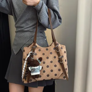 Bolso shopper marrón con lunares para mujer, gran bolso de hombro con oso colgante.