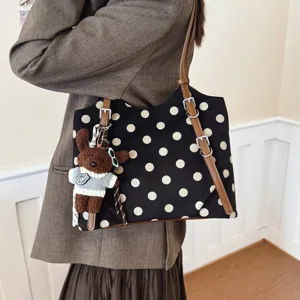 Bolso tote de lona con lunares negros y blancos, elegante bolso de hombro con tierno oso.