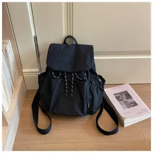 Sac à dos en nylon noir décontracté vue détaillée, cartable voyage pour femmes.