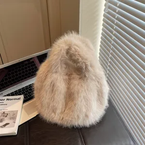 Plush handbag for women, autumn and winter soft faux fur tote bag, stylish daily handbag.
