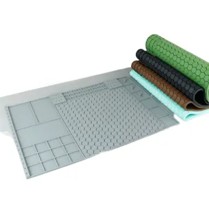 Multifunktionale Silikon Reparaturmatte mit Antirutsch Gitter und Fächern für Werkzeuge.
