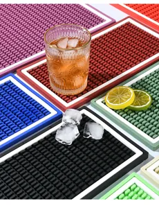 Tapis de bar PVC multicolore dessous de verre caoutchouc antidérapant comptoir detail