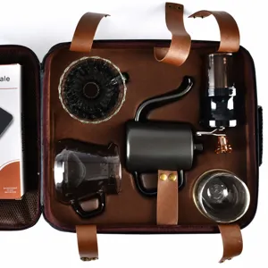 Handbrühkaffee Set Kaffeebereiter mit Mühle Glaskanne Reisekoffer tragbar und edel