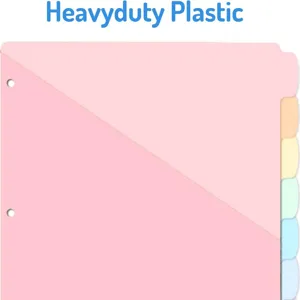 Primo piano della pagina di divisione per raccoglitore in plastica rosa con linguette.