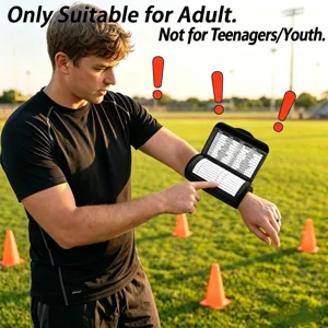 Bracelet playbook de football noir avec fente de carte transparente pour les tactiques de sport.