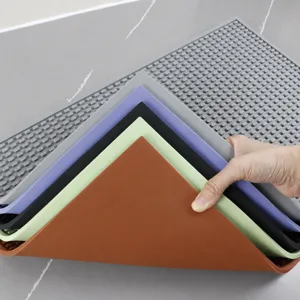 Multi-color silicone bar mat non-slip thick waterproof drainage mat for kitchen counter display.