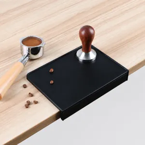 Ensemble de tapis de tassage à café en silicone avec pilon en bois vue de détail