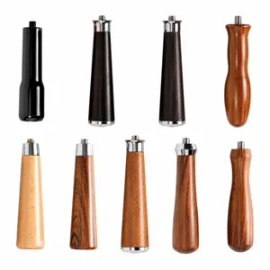 Ersatzgriffe aus Holz und Metall für Siebträgermaschinen, verschiedene Stile verfügbar.