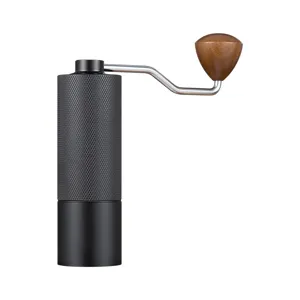 Moulin à café manuel avec poignée en acier inoxydable et bouton en bois pour la cuisine.