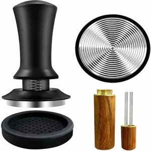 Verstelbare koffietamper met schaalverdeling, siliconen mat en WDT-naaldtool voor espresso.