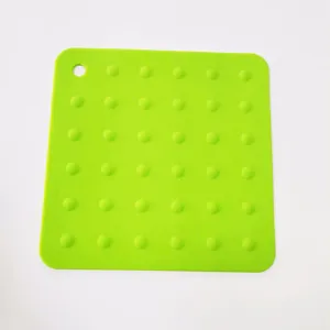 Quadratische Silikon-Wärmedämmmatte Detailansicht, rutschfeste Topf- und Tassenunterlage.