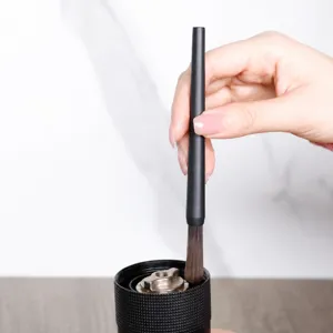 Brosse de nettoyage noire a long manche pour moulin a cafe et petits espaces et recoins